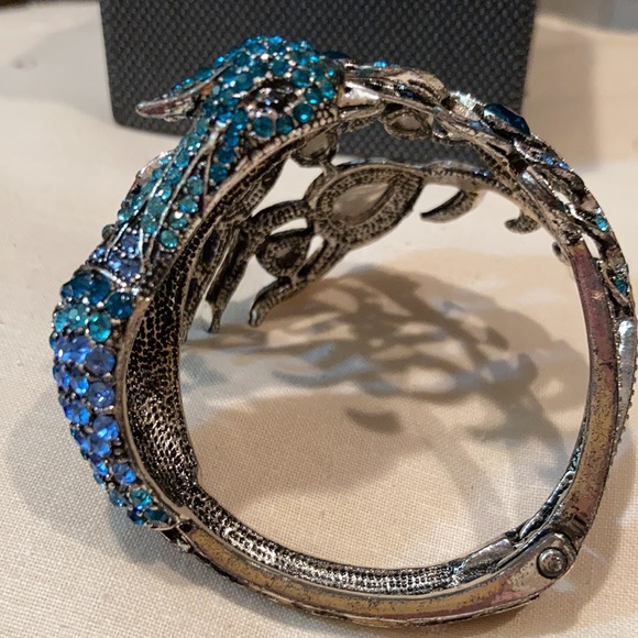 PEACOCK Bracelet 3”width. Fits 6-8” wrist. Expandable with spring closure. Stone - Picture 4 of 8